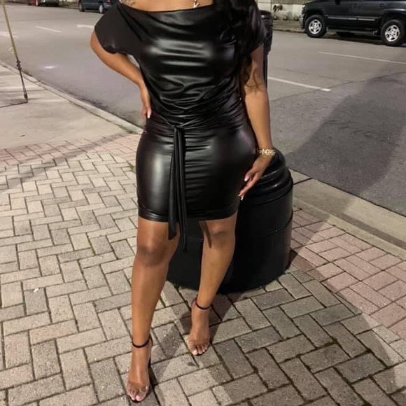 💕🦋MEET THE POSHER!!! - Picture 5 of 7